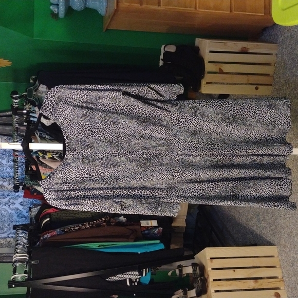 New, Michael Kors, black& white snake print dress, size 1X - Picture 3 of 6